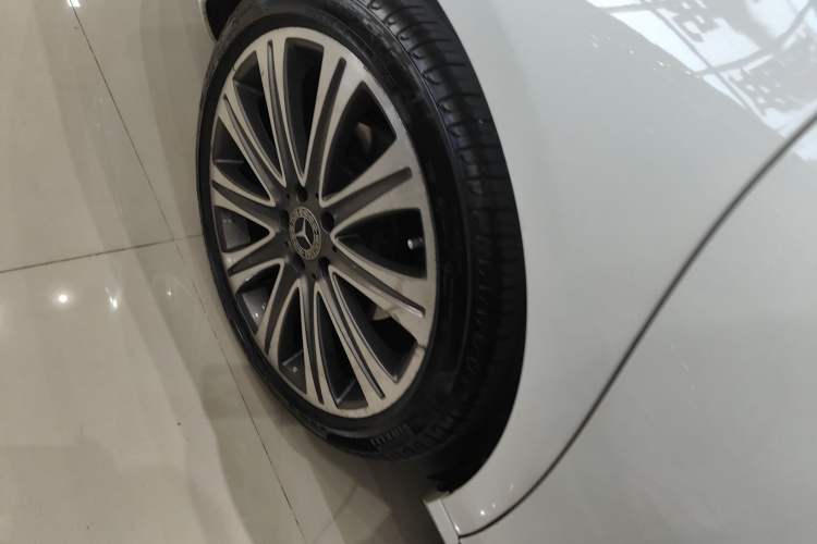 Used Mercedes-Benz E-Class 2016 E 300 L Luxury Model Right Rear Wheel Hub