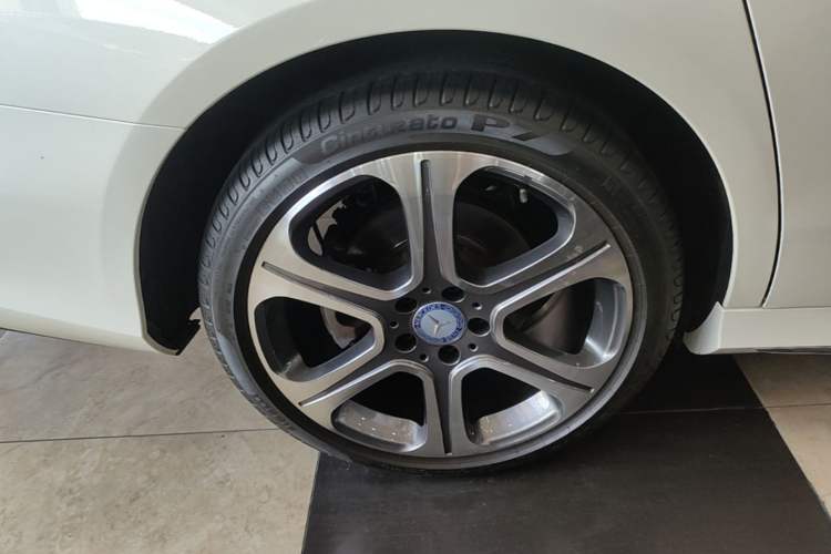 Used Mercedes-Benz E-Class 2016 E 300 L Sport Luxury Model Right Rear Wheel Hub