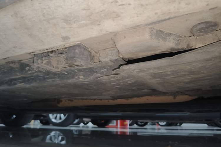 Used Mercedes-Benz E-Class 2016 E 200 L Sport Edition Right Side Sill