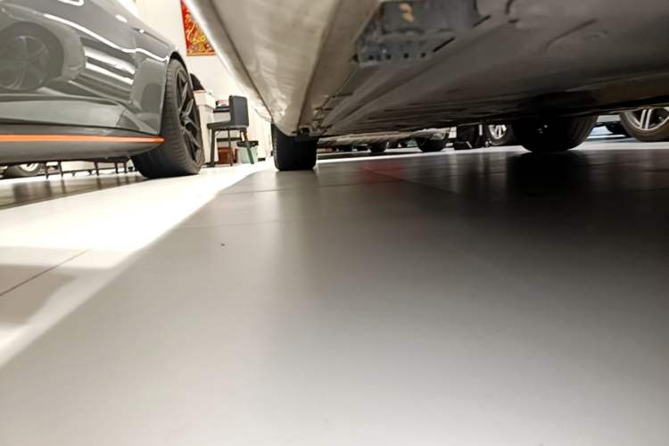 Used Mercedes-Benz E-Class 2016 E 200 L Sport Edition Right Side Sill