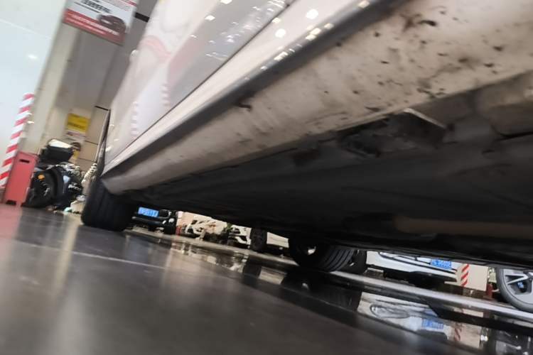 Used Mercedes-Benz E-Class 2016 E 300 L Sport Luxury Model Right Side Sill