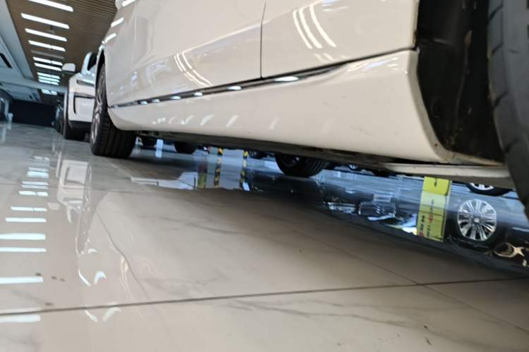 Used Mercedes-Benz E-Class 2016 E 200 L Right Side Sill