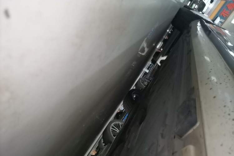 Used Mercedes-Benz E-Class 2016 E 300 L Sport Luxury Model Right Side Sill