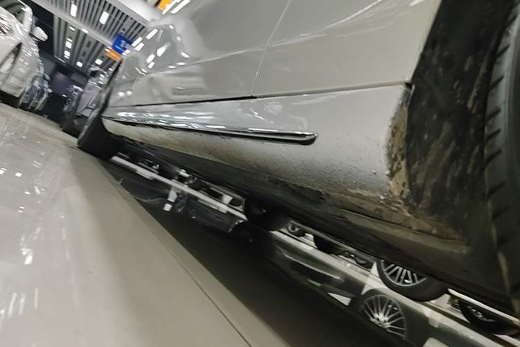 Used Mercedes-Benz E-Class 2016 E 200 L Sport Edition Right Side Sill