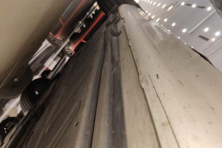 Used Mercedes-Benz E-Class 2016 E 300 L Luxury Model Right Side Sill