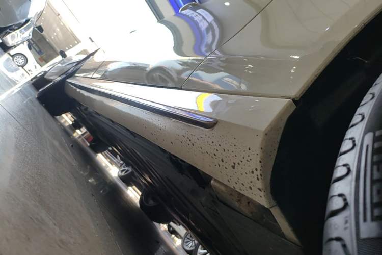 Used Mercedes-Benz E-Class 2016 E 300 L Sport Luxury Model Right Side Sill