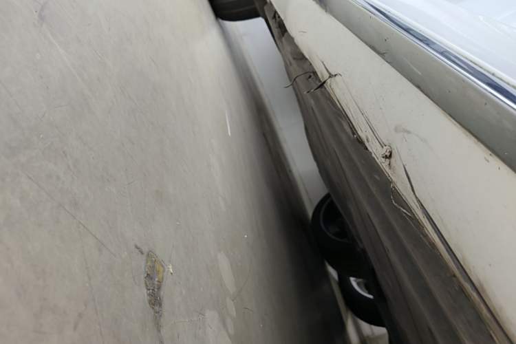 Used Mercedes-Benz E-Class 2016 E 300 L Sporty and Stylish Model Right Side Sill