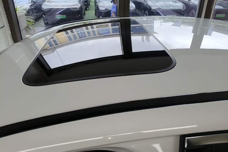 Used Mercedes-Benz E-Class 2016 E 300 L Sporty and Stylish Model Roof