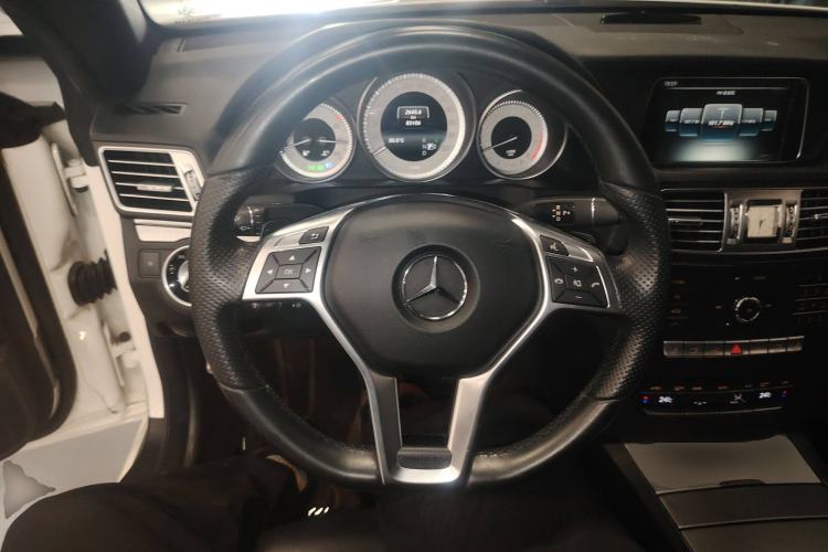 Used Mercedes-Benz E-Class 2016 E 260 Convertible Coupe Dynamic Edition Steering Wheel