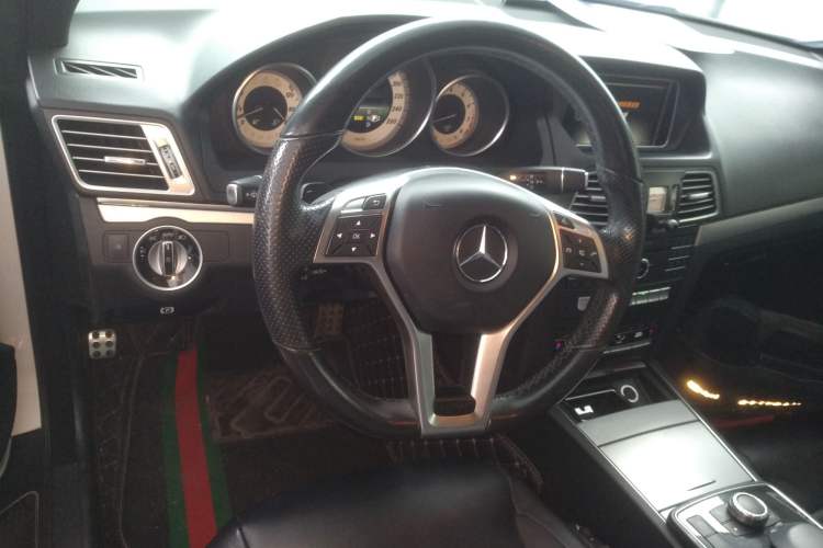 Used Mercedes-Benz E-Class 2016 E 260 Coupe Dynamic Edition Steering Wheel