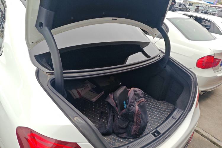 Used Mercedes-Benz E-Class 2016 E 200 L Sport Edition Trunk