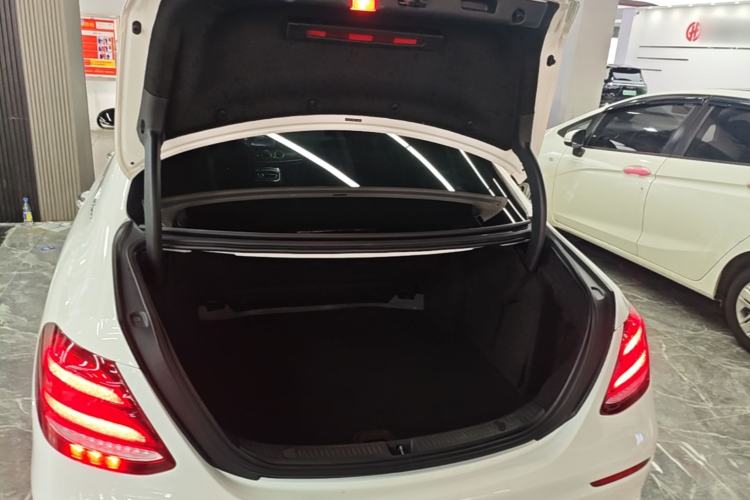 Used Mercedes-Benz E-Class 2016 E 200 L Sport Edition Trunk