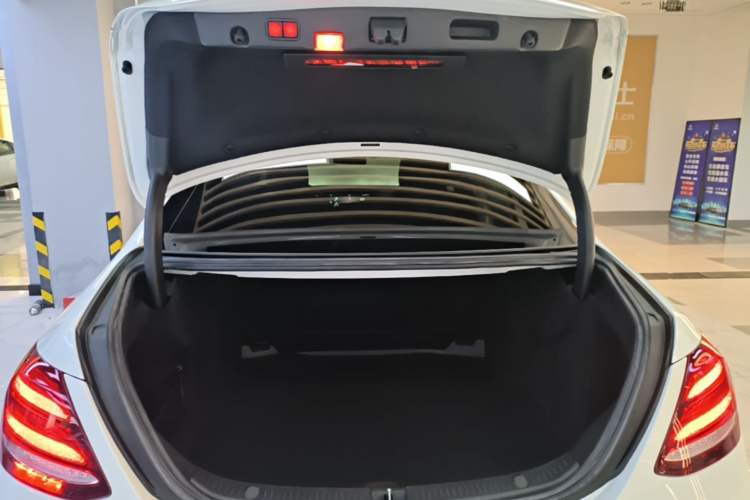 Used Mercedes-Benz E-Class 2016 E 200 L Trunk