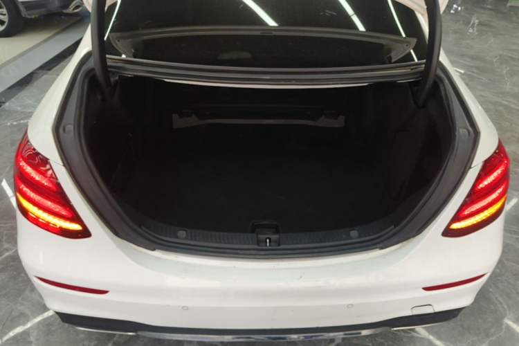 Used Mercedes-Benz E-Class 2016 E 200 L Sport Edition Trunk