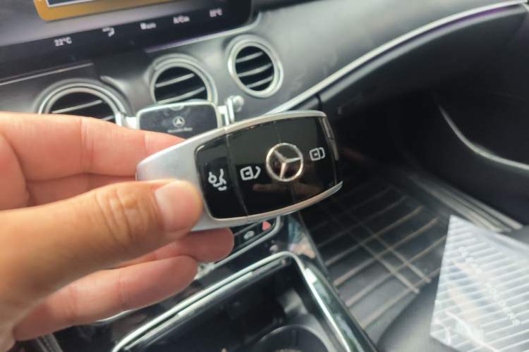 Used Mercedes-Benz E-Class 2016 E 200 L Sport Edition Vehicle Key