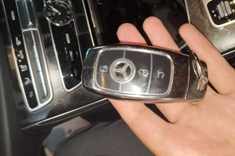 Used Mercedes-Benz E-Class 2016 E 200 L Sport Edition Vehicle Key