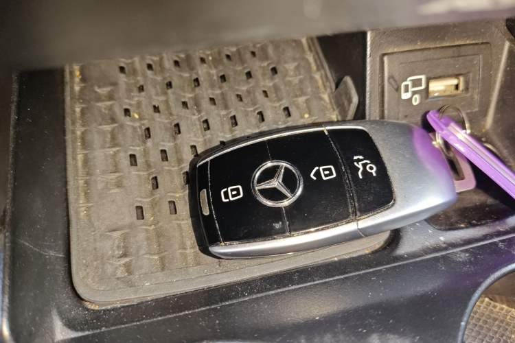 Used Mercedes-Benz E-Class 2016 E 300 L Sporty and Stylish Model Vehicle Key