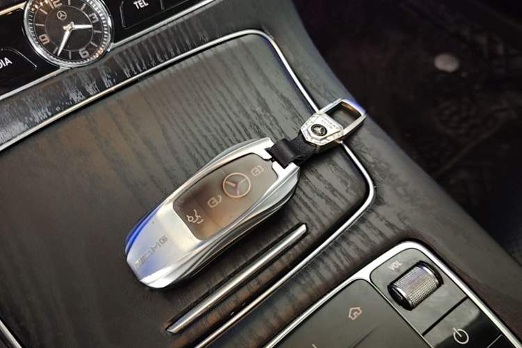 Used Mercedes-Benz E-Class 2016 E 300 L Sporty and Stylish Model Vehicle Key