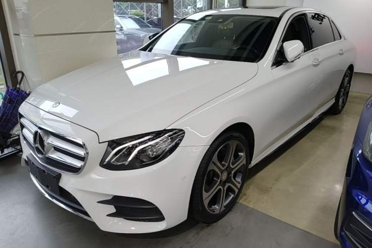 Used Mercedes-Benz E-Class 2016 E 300 L Sporty and Stylish Model Guazi used car, China used car export, Used car for sale, Used cars, Cheapest cars for sale