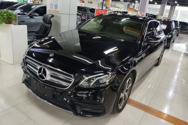 Ojetý Mercedes-Benz E-Class 2017 E 300 L Sporty and Stylish Model