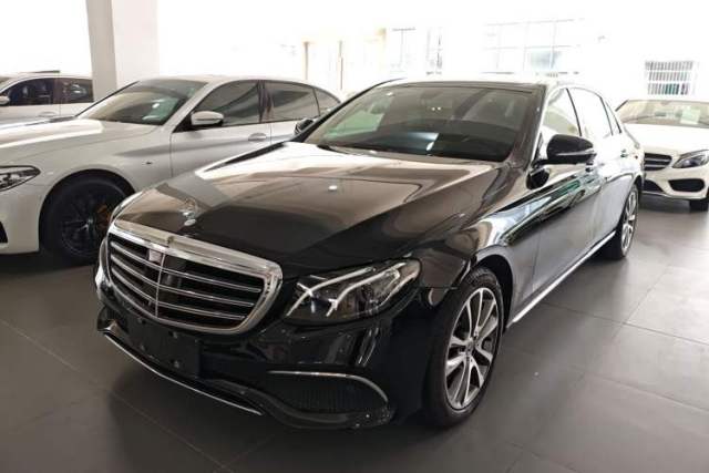 Ojetý Mercedes-Benz E-Class 2017 E 300 L Luxury Model