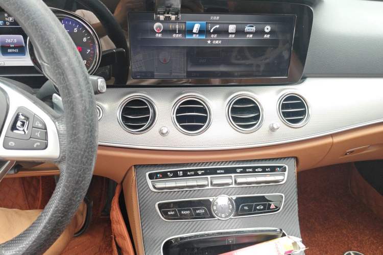 Used Mercedes-Benz E-Class 2017 E 200 Sport 4MATIC Audio And AC Panel