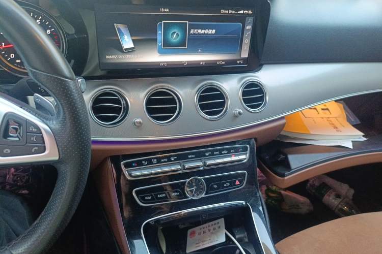 Used Mercedes-Benz E-Class 2017 E 200 Sport 4MATIC Audio And AC Panel