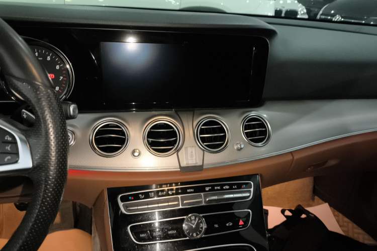 Used Mercedes-Benz E-Class 2017 E 200 Sport 4MATIC Audio And AC Panel