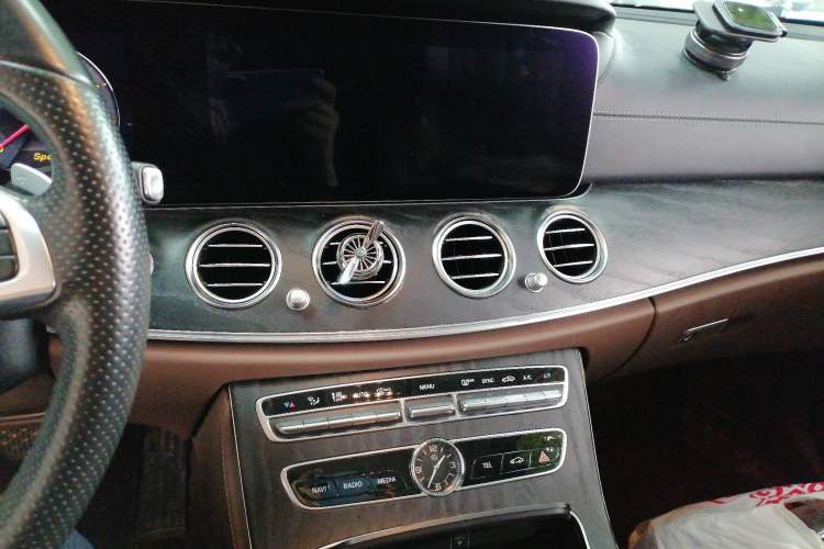 Used Mercedes-Benz E-Class 2017 E 300 L Sport Luxury Edition Audio And AC Panel