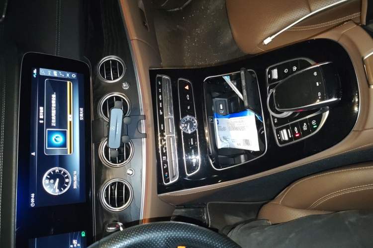 Used Mercedes-Benz E-Class 2017 E 300 L Sport Luxury Edition Audio And AC Panel