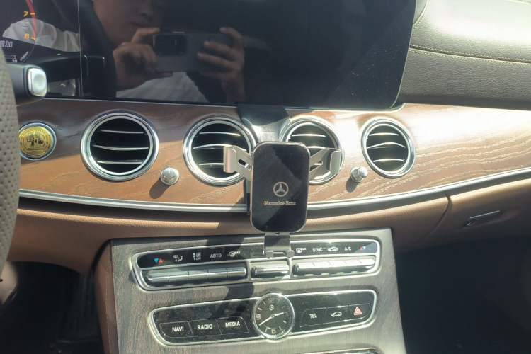 Used Mercedes-Benz E-Class 2017 E 200 L 4MATIC Audio And AC Panel