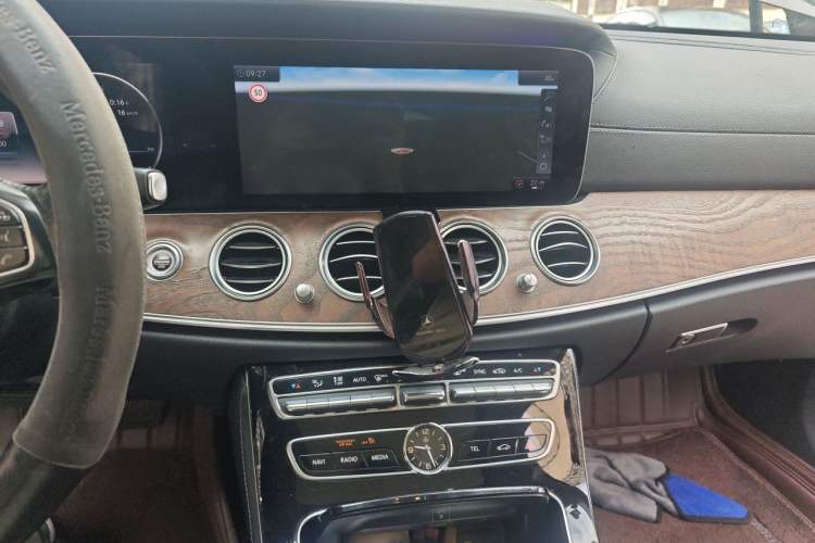 Used Mercedes-Benz E-Class 2017 E 320 L 4MATIC Audio And AC Panel