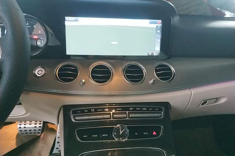 Used Mercedes-Benz E-Class 2017 E 200 Sport 4MATIC Audio And AC Panel