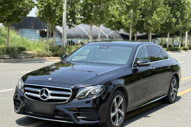 Ojetý Mercedes-Benz E-Class 2017 E 200 L Sport 4MATIC