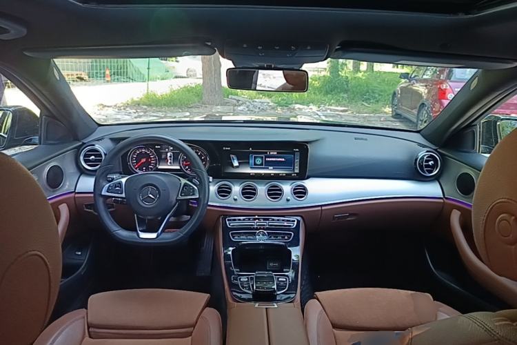 Used Mercedes-Benz E-Class 2017 E 200 Sport 4MATIC Center Console