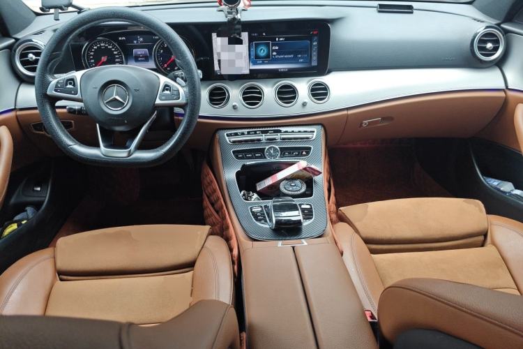 Used Mercedes-Benz E-Class 2017 E 200 Sport 4MATIC Center Console