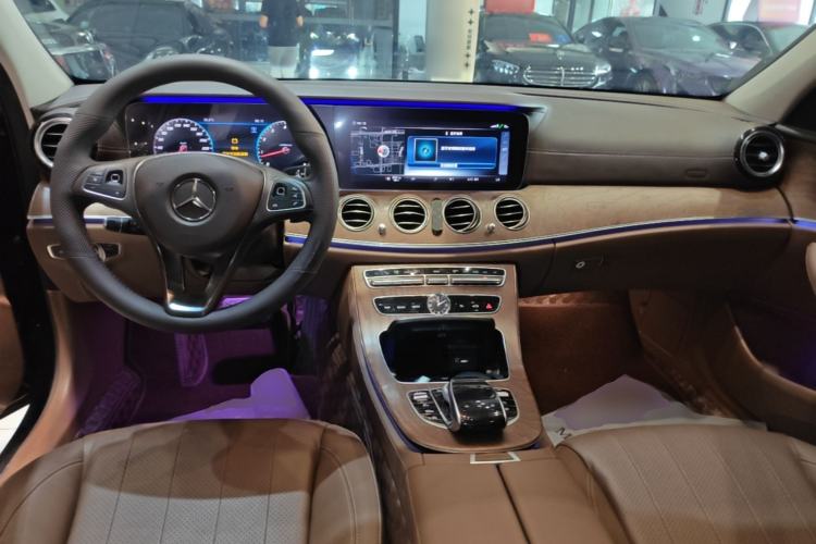 Used Mercedes-Benz E-Class 2017 E 300 L Luxury Model Center Console