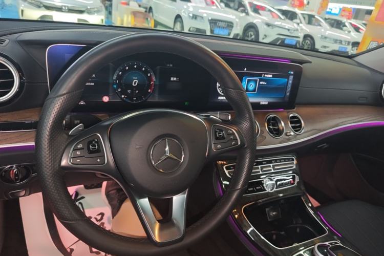 Used Mercedes-Benz E-Class 2017 E 320 L 4MATIC Center Console
