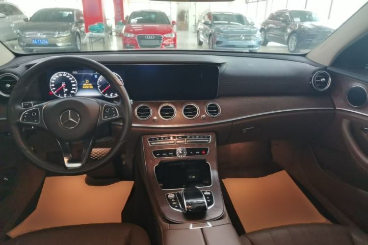 Used Mercedes-Benz E-Class 2017 E 300 L Luxury Model Center Console