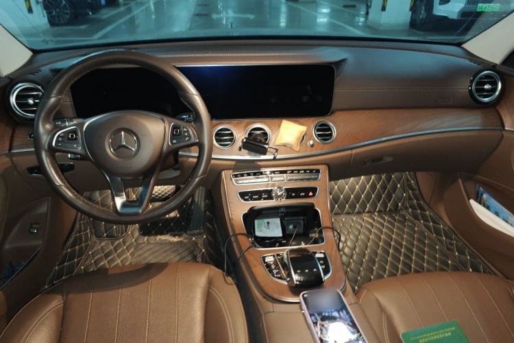 Used Mercedes-Benz E-Class 2017 E 300 L Luxury Model Center Console