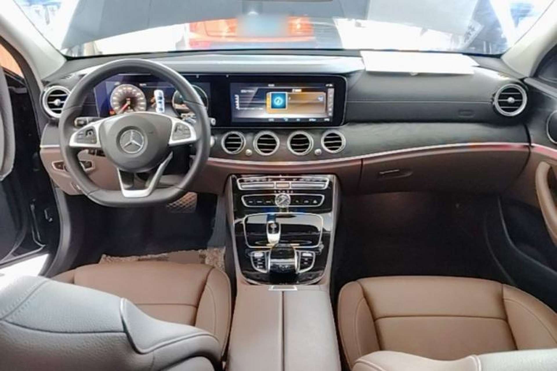 Used Mercedes-Benz E-Class 2017 E 300 L Sport Luxury Edition Center Console