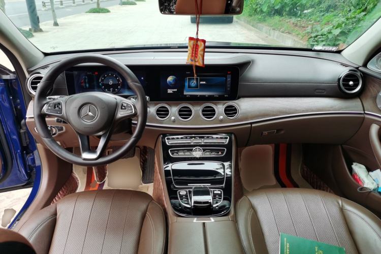 Used Mercedes-Benz E-Class 2017 E 300 L Luxury Model Center Console
