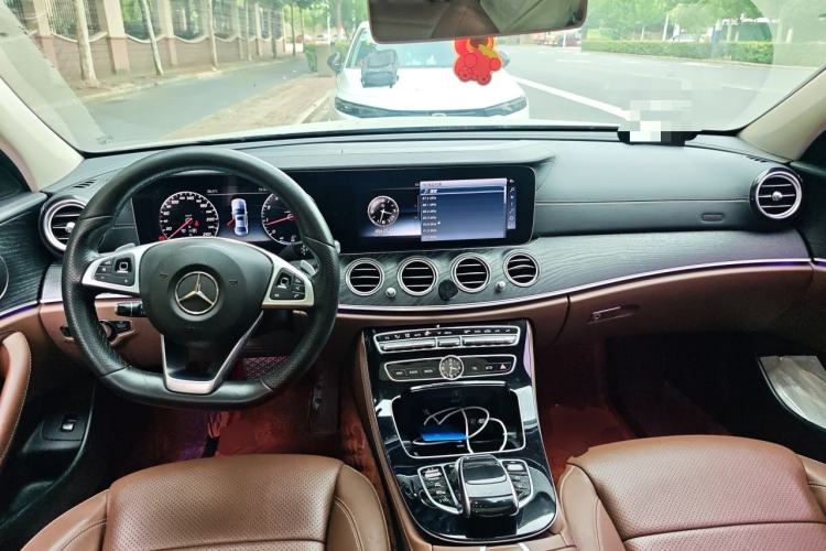 Used Mercedes-Benz E-Class 2017 E 300 L Sport Luxury Edition Center Console