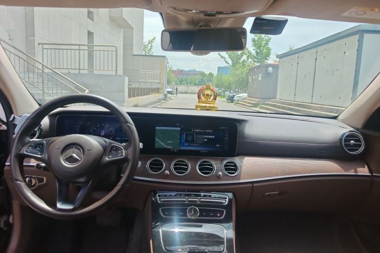 Used Mercedes-Benz E-Class 2017 E 300 L Luxury Model Center Console