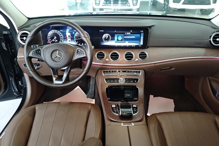 Used Mercedes-Benz E-Class 2017 E 300 L Luxury Model Center Console