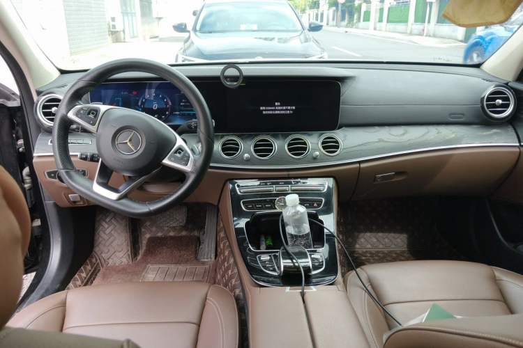 Used Mercedes-Benz E-Class 2017 E 320 L Sport 4MATIC Center Console