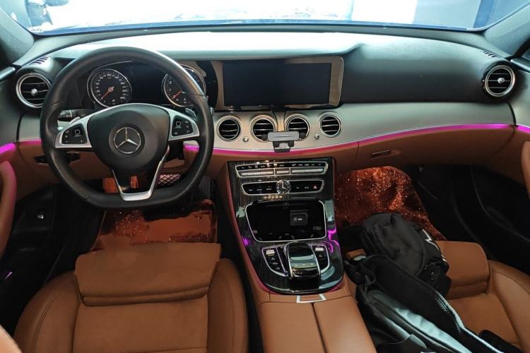 Used Mercedes-Benz E-Class 2017 E 200 Sport 4MATIC Center Console