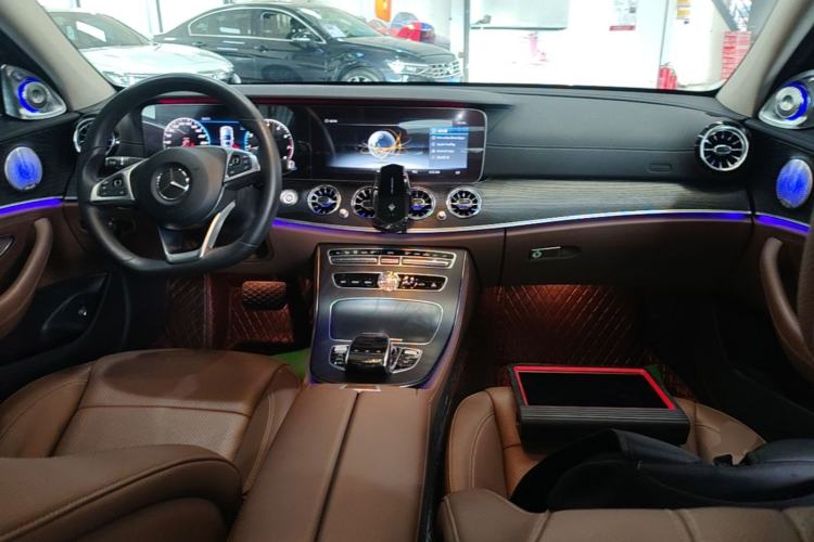 Used Mercedes-Benz E-Class 2017 E 300 L Sport Luxury Edition Center Console