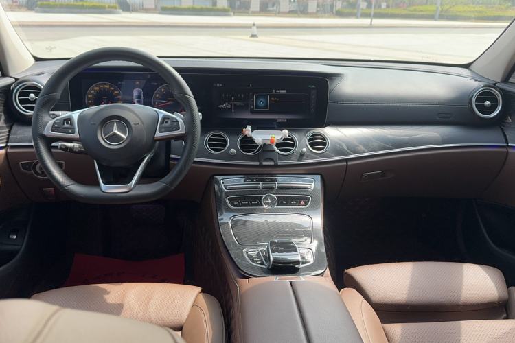 Used Mercedes-Benz E-Class 2017 E 200 L Sport 4MATIC Center Console