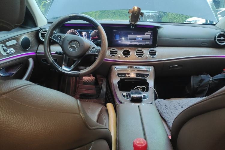 Used Mercedes-Benz E-Class 2017 E 300 L Luxury Model Center Console